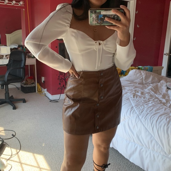 *SOLD*🌿2/$30🌿 Brown Pleather Button-Up Skirt - Picture 2 of 2